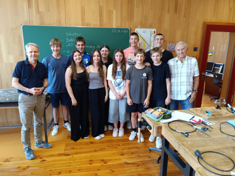 Die Schüler präsentieren sich.