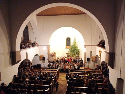 In der Kirche feiern alle Beteiligten