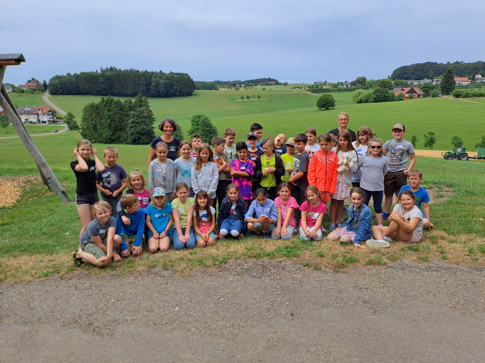 Gemeinsames Foto beider Klassen